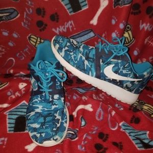 Nike Rosherun Grade School 705485-400 Youth Size 7Y Boys Girls Womens